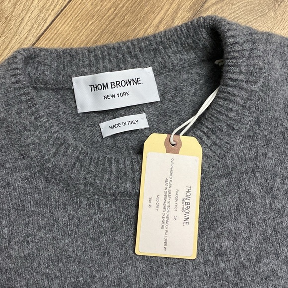 NWT THOM BROWNE MEDIUM GREY OVERWASHED CASHMERE JERSEY CREWNECK 4-BAR PULLOVER - Picture 8 of 9